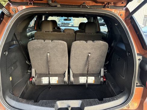 Used 2017 Ford Explorer XLT w/ Equipment Group 201A AWD/4WD image 17