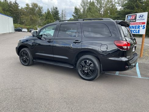 Used 2018 Toyota Sequoia TRD Sport AWD/4WD image 3