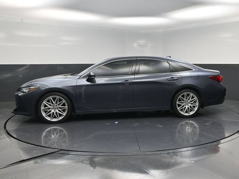 Used 2019 Toyota Avalon XLE w/ Moonroof Package FWD image 3
