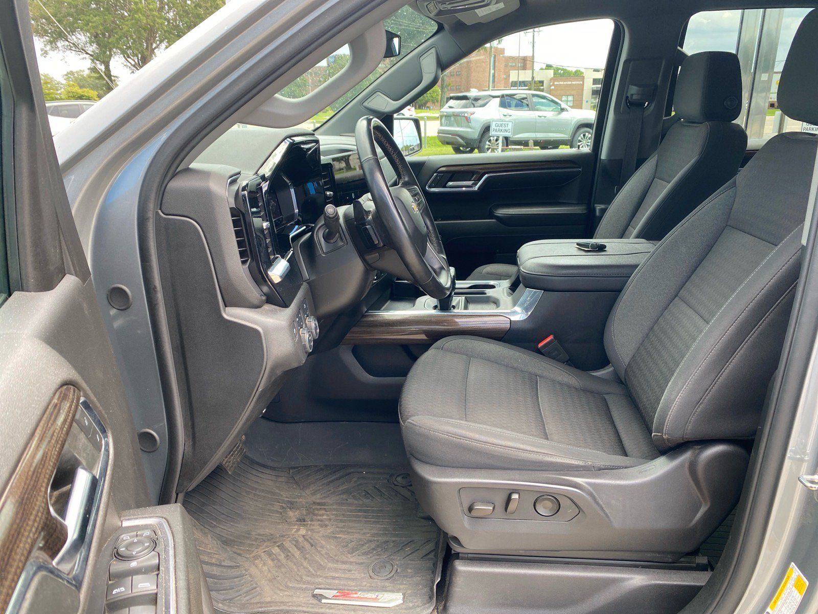 Used 2024 Chevrolet Silverado 1500 LT AWD/4WD image 17