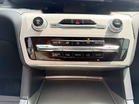 Certified 2022 Ford Explorer XLT w/ Equipment Group 202A AWD/4WD image 26