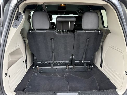 Used 2018 Dodge Grand Caravan SXT FWD image 32