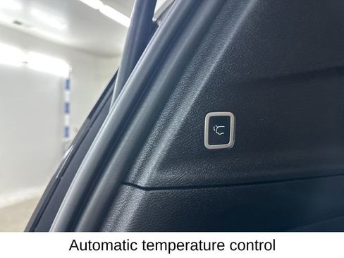 Used 2023 Chrysler Pacifica Pinnacle w/ Trailer Tow Group image 27