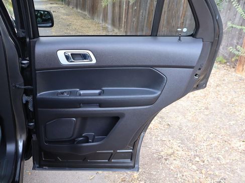 Used 2015 Ford Explorer XLT w/ Equipment Group 202A image 27