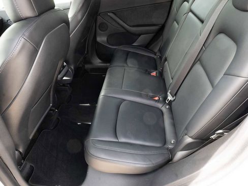 Used 2021 Tesla Model Y Long Range image 22