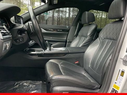 Used 2019 BMW 750i xDrive w/ M Sport Package image 5