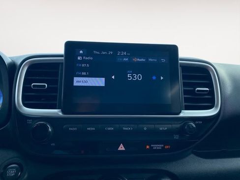 Used 2024 Hyundai Venue SEL image 23