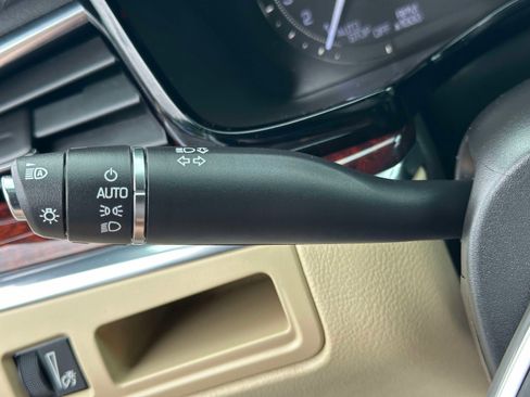 Used 2019 Cadillac XT5 Premium Luxury AWD/4WD image 17