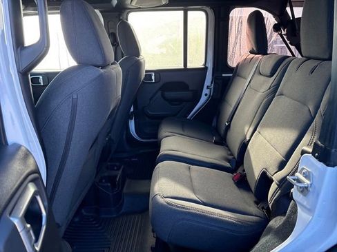 Used 2024 Jeep Wrangler Willys image 9