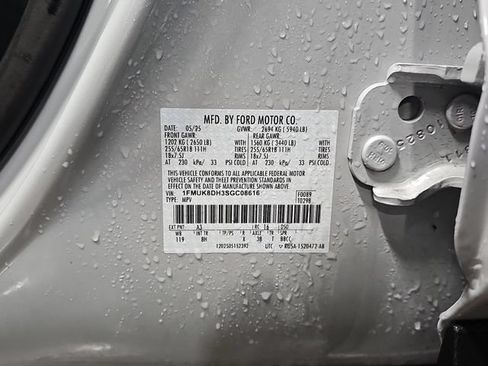 Used 2025 Ford Explorer Active AWD/4WD image 31