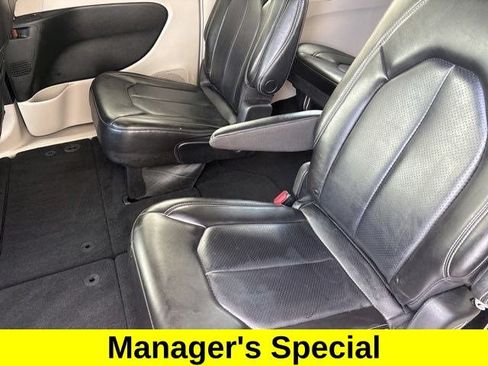 Used 2023 Chrysler Pacifica Touring-L FWD image 28