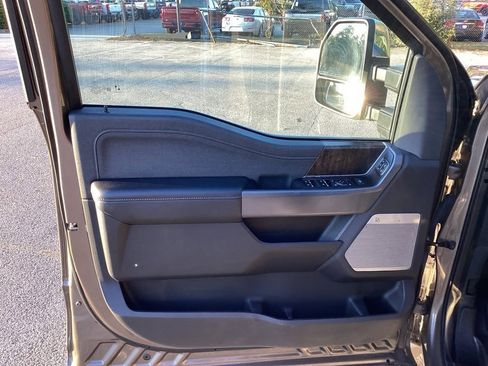 Used 2023 Ford F250 Lariat w/ Chrome Package image 25