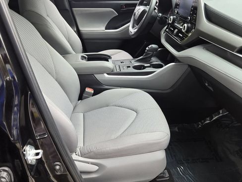 Used 2022 Toyota Highlander L FWD image 17