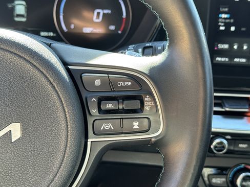 Used 2022 Kia Niro EX Premium w/ Cold Weather Package image 26