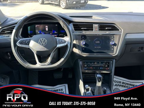 Used 2022 Volkswagen Tiguan SE AWD/4WD image 16