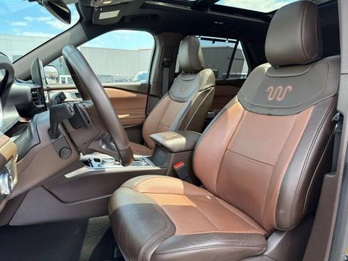 Used 2021 Ford Explorer King Ranch w/ Premium Technology Package AWD/4WD image 16