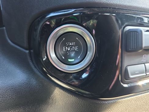 Used 2025 GMC Sierra 1500 SLT AWD/4WD image 33