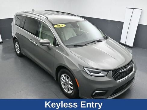 Used 2021 Chrysler Pacifica Touring-L FWD image 19