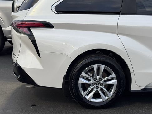 Used 2024 Toyota Sienna Limited image 44