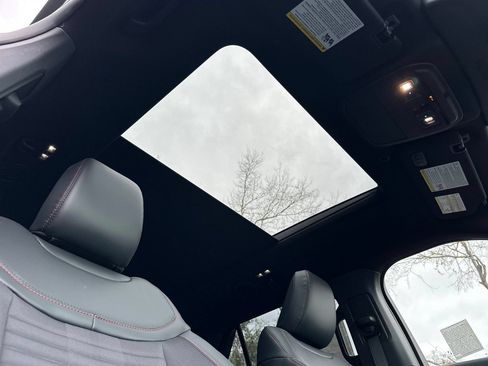 New 2026 Ford Explorer ST-Line w/ ST-Line Street Pack AWD/4WD image 15
