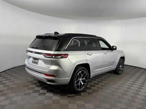 Used 2024 Jeep Grand Cherokee Summit AWD/4WD image 7