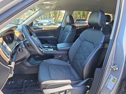 Used 2024 Volkswagen Atlas SE FWD image 17