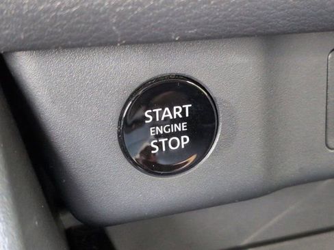 Used 2025 Nissan Rogue SV FWD image 25