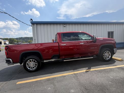 Used 2025 Chevrolet Silverado 3500 LTZ w/ LTZ Premium Package AWD/4WD image 5
