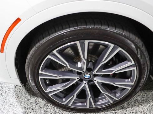 Used 2022 BMW X7 xDrive40i w/ M Sport Package image 11