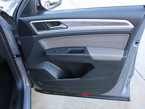 Certified 2022 Volkswagen Atlas Cross Sport SE image 27