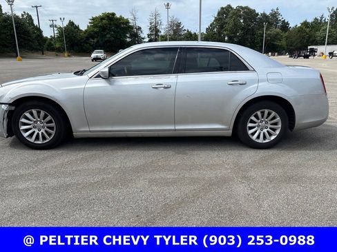 Used 2012 Chrysler 300 RWD image 4