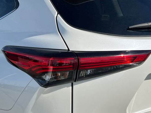 Used 2020 Toyota Highlander XLE image 13