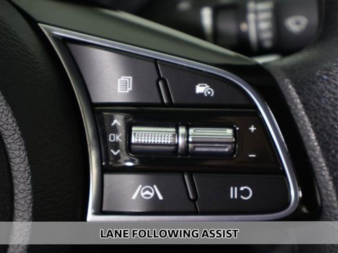 Used 2023 Kia Forte LXS w/ LXS Technology Package image 3