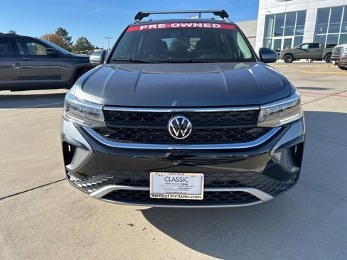 Used 2022 Volkswagen Taos SE image 2