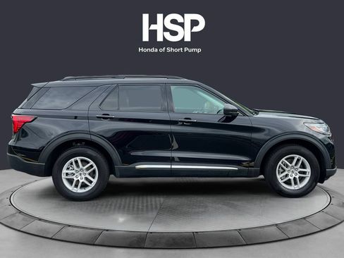 Used 2025 Ford Explorer Active AWD/4WD image 6