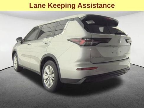 Used 2025 Mitsubishi Outlander ES image 8