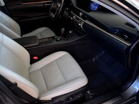 Used 2014 Lexus ES 350 w/ Luxury Package FWD image 36