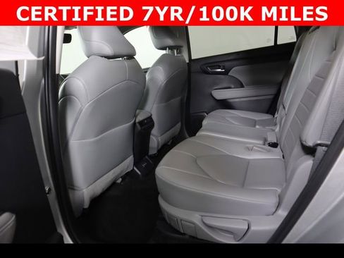Used 2023 Toyota Highlander XLE image 15