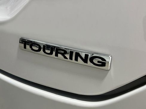 New 2025 Honda Pilot Touring image 6