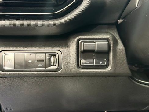 Used 2026 Chevrolet Silverado EV Trail Boss AWD/4WD image 33