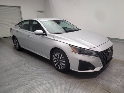 Used 2023 Nissan Altima 2.5 SV FWD image 13