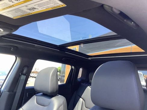 New 2025 Jeep Compass Latitude w/ Sun & Sound Group image 21