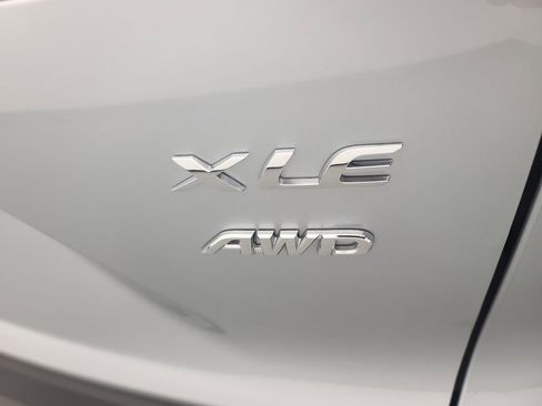 Used 2025 Toyota Corolla Cross XLE image 13