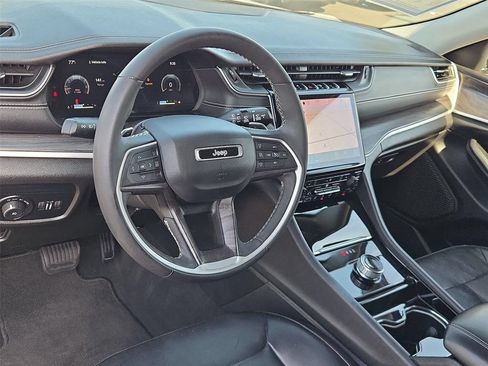 Used 2023 Jeep Grand Cherokee Limited RWD image 2