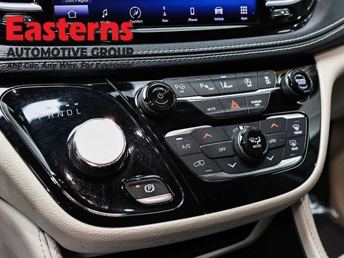 Used 2022 Chrysler Pacifica Limited FWD image 20