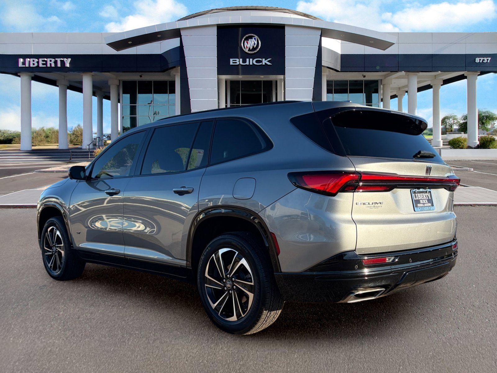 Used 2025 Buick Enclave Sport Touring w/ Power Package FWD image 8