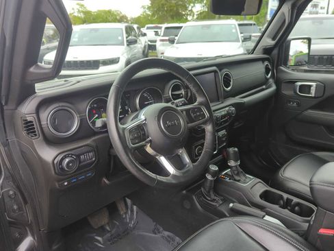 Used 2022 Jeep Wrangler Unlimited Sahara w/ Cold Weather Group AWD/4WD image 12