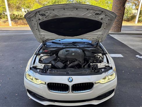 Used 2018 BMW 330i Sedan RWD image 11