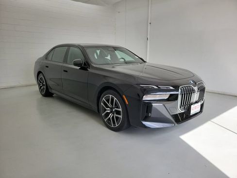 Used 2025 BMW 740i xDrive AWD/4WD image 4