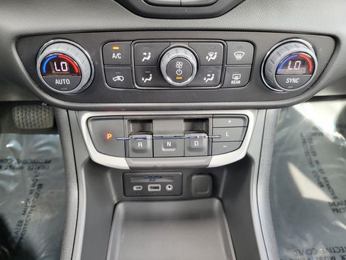 Used 2023 GMC Terrain SLT w/ Tech Package FWD image 23